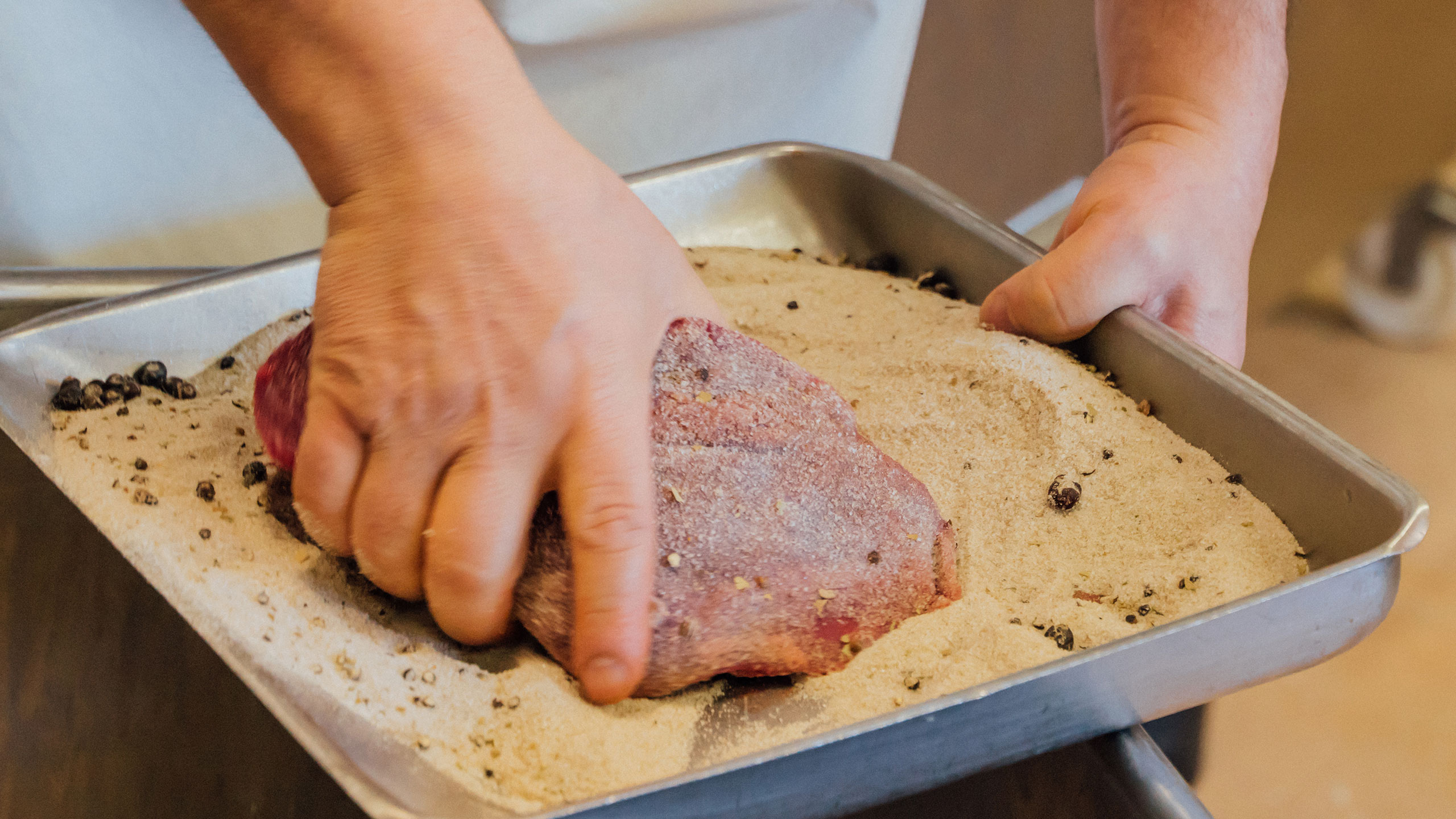 La lavorazione è garantita dalla famiglia Lardi Scirè